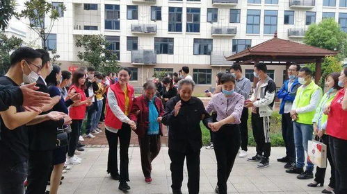 爱在中秋前,情暖养老院 这一天,他们送出28000个月饼