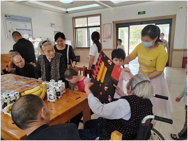 庆国庆,迎重阳 湘潭市社会福利院开展爱老敬老系列活动