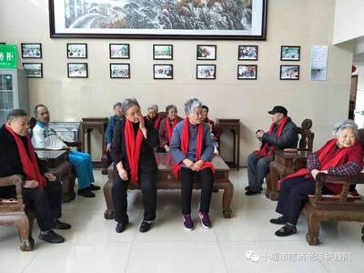 【阳光社工】十堰外国语幼儿园“真情暖人间,爱心献老人”--十堰市慈济老年护理院、社会福利院重阳节慰问活动汇报