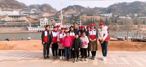 兰州市社会福利院志愿者参加保护母亲河实践活动