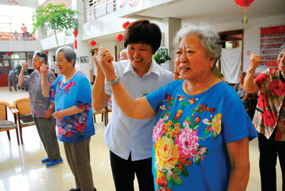 青岛市李沧区社会福利院养老护理员姜红艳:老人心中的“小棉袄”