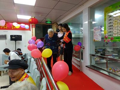 江汉:“红色物业”大学生投身公益服务承担社会责任