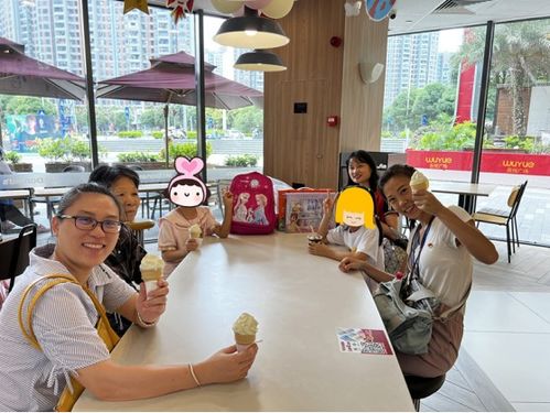 牵手 童 行,缤纷暑期,呵护可爱的你