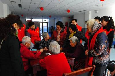 欢乐元宵节 情暖福利院