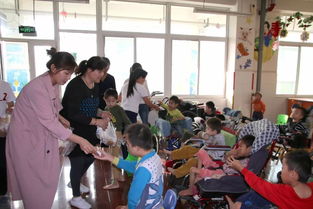 敬老助残 三隆把月饼送到了敬老院和福利院