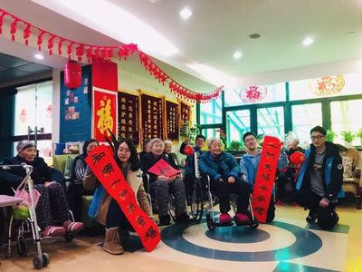 社会实践风采 音乐学院春意遍洒满申城，汝以无私付青春 老年社会福利院