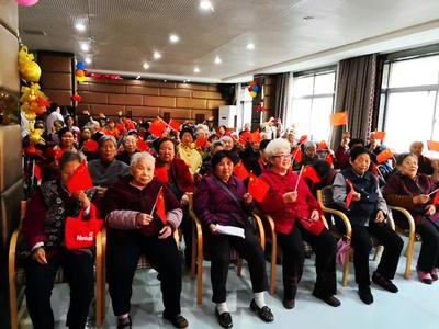 襄阳客运段爱心陪伴老人过“重阳”青春舞动情暖福利院